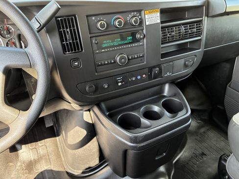 Used 2024 Chevrolet Express 4500 Extended w/ Power Convenience Package RWD image 31