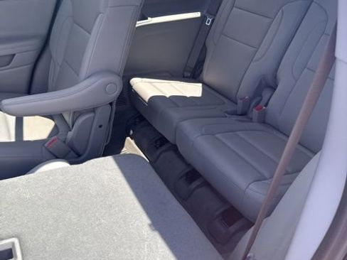 Used 2022 GMC Acadia SLT w/ Technology Package AWD/4WD image 26