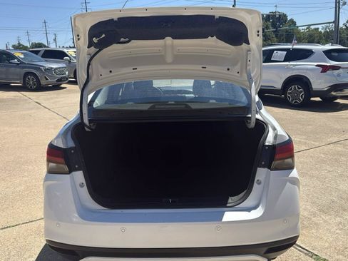 Used 2024 Nissan Versa S FWD image 9