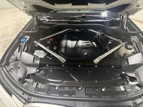 Used 2024 BMW X7 xDrive40i w/ M Sport Package AWD/4WD image 28