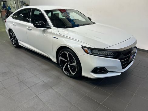 Used 2022 Honda Accord Sport image 2
