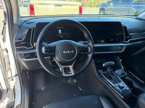 Used 2024 Kia Sportage EX image 7