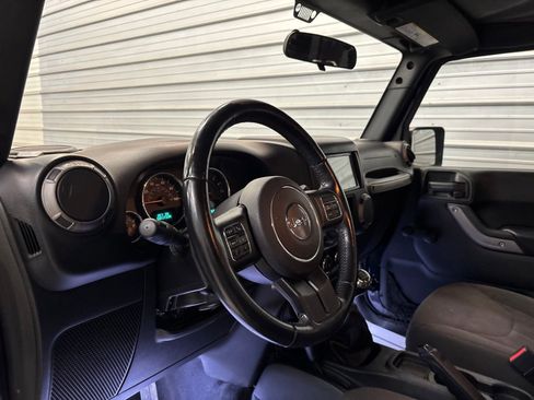 Used 2018 Jeep Wrangler Unlimited Sport w/ Connectivity Group image 12