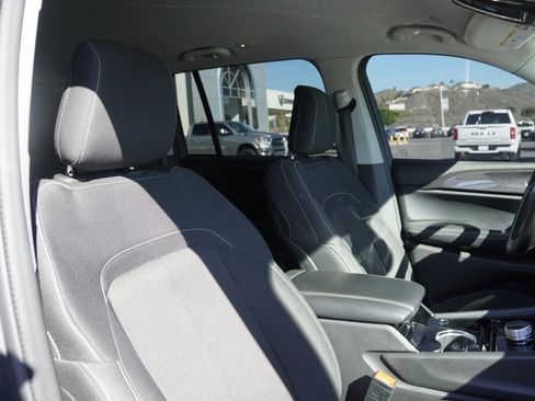 Certified 2022 Jeep Grand Cherokee Laredo w/ Luxury Tech Group I image 23