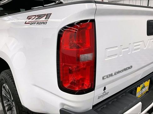 Used 2022 Chevrolet Colorado Z71 w/ Safety Package AWD/4WD image 35