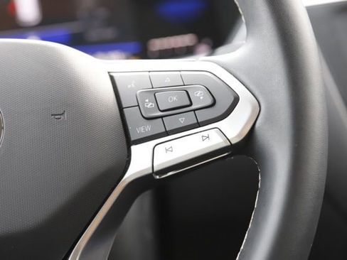 Used 2023 Volkswagen Tiguan SE image 18