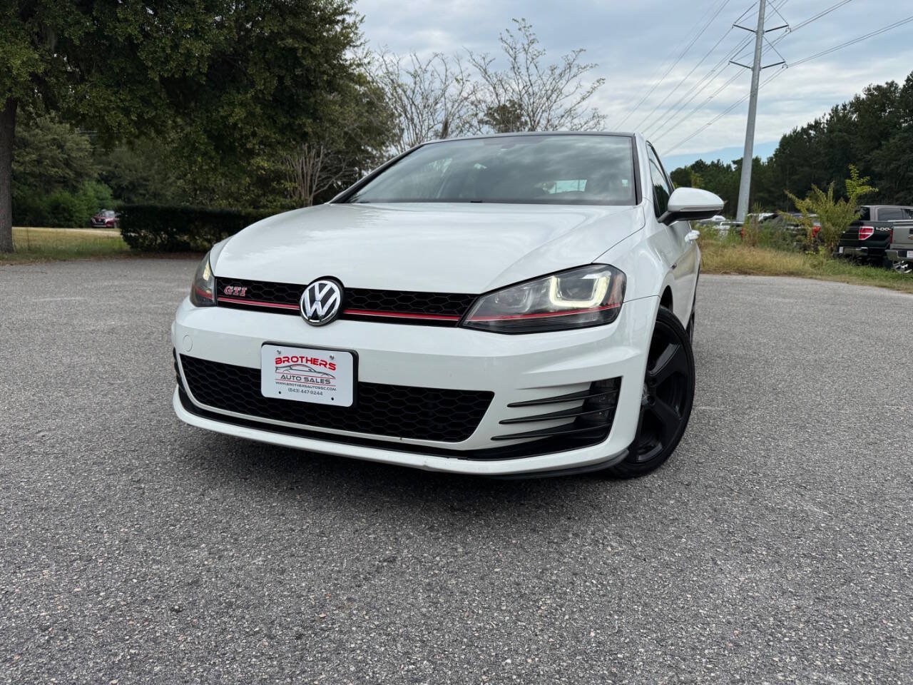 Used 2016 Volkswagen GTI SE w/ Lighting Package (SEL) FWD image 5
