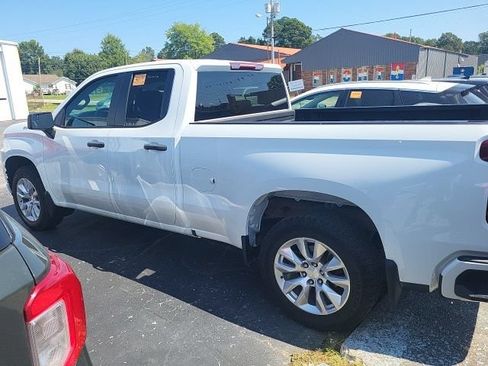Used 2022 Chevrolet Silverado 1500 Custom AWD/4WD image 2