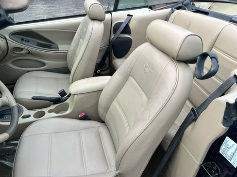 Used 2003 Ford Mustang Convertible RWD image 17