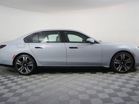 Used 2023 BMW 740i RWD image 2