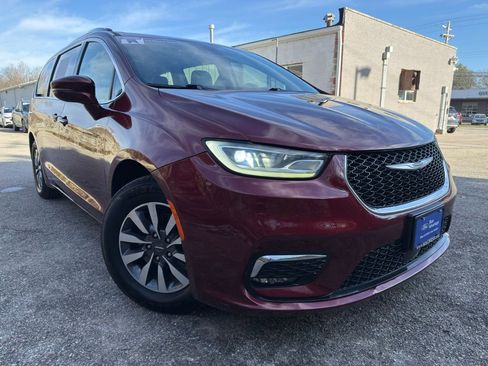Used 2021 Chrysler Pacifica Touring-L image 1