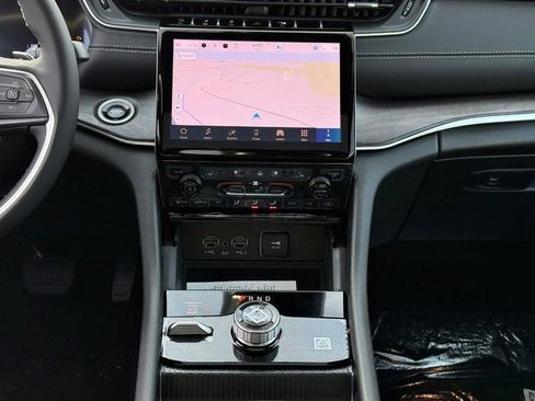 New 2025 Jeep Grand Cherokee L Limited w/ Luxury Tech Group II AWD/4WD image 13