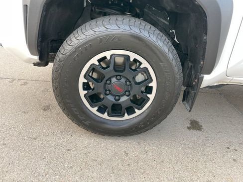 Used 2024 Toyota Tacoma TRD Off-Road w/ TRD Off Road Upgrade Package AWD/4WD image 29