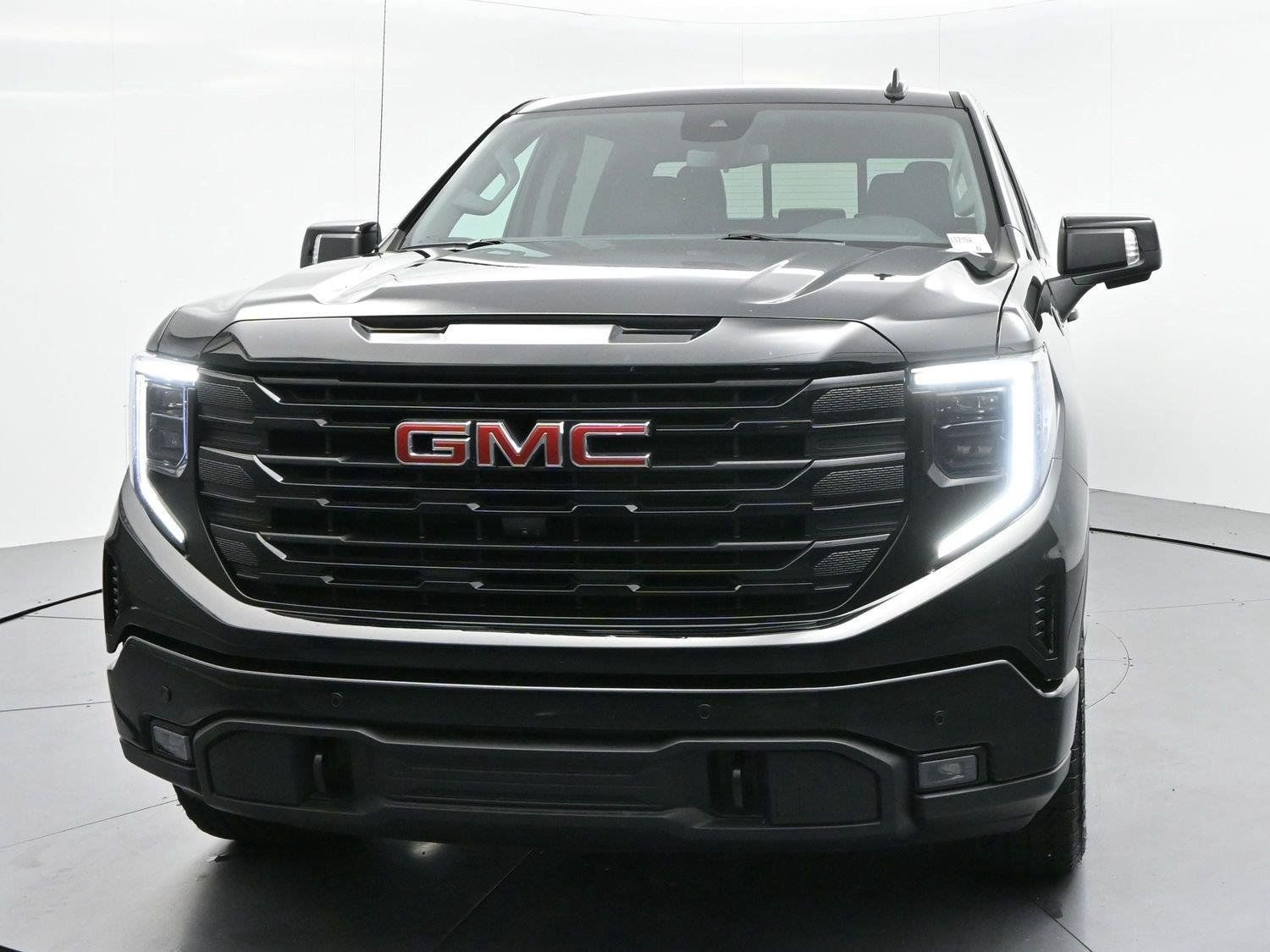 Used 2025 GMC Sierra 1500 Elevation w/ Elevation Premium Package AWD/4WD image 2
