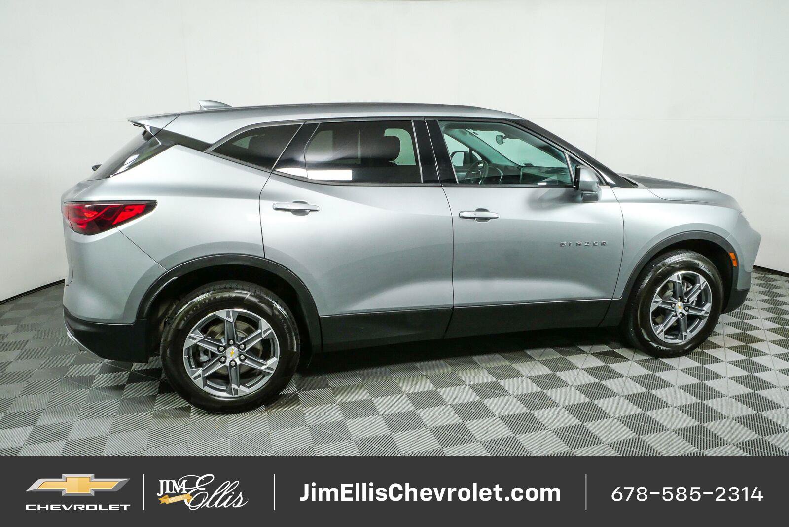 Certified 2025 Chevrolet Blazer LT AWD/4WD image 2