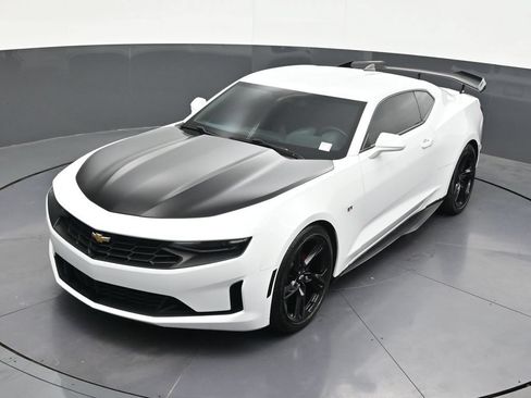 Used 2021 Chevrolet Camaro LT RWD image 16