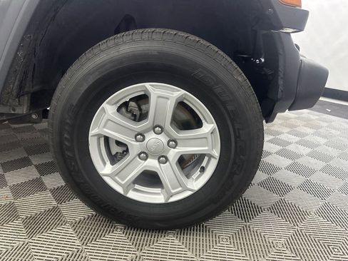 Used 2018 Jeep Wrangler Sport S image 13