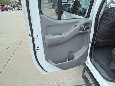 Used 2019 Nissan Frontier Desert Runner RWD image 14