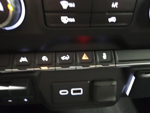 Used 2023 Chevrolet Silverado 1500 Custom image 24