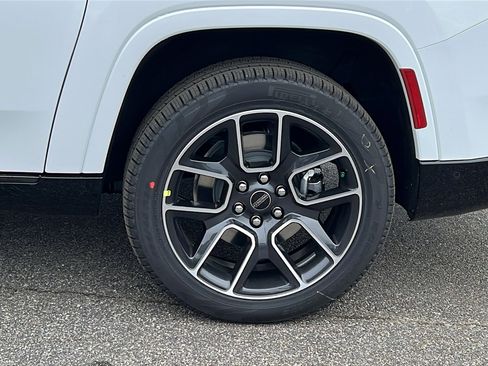 New 2025 Jeep Wagoneer L Series III image 12