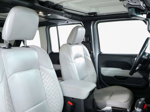 Used 2021 Jeep Wrangler Unlimited Sahara image 28