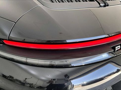 Used 2025 Porsche 911 Carrera RWD image 40