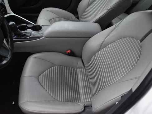 Used 2024 Toyota Camry SE w/ Convenience Package image 17