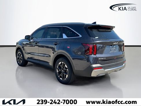 New 2026 Kia Sorento S image 4