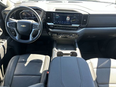 Used 2025 Chevrolet Silverado 2500 LTZ w/ LTZ Convenience Package image 18