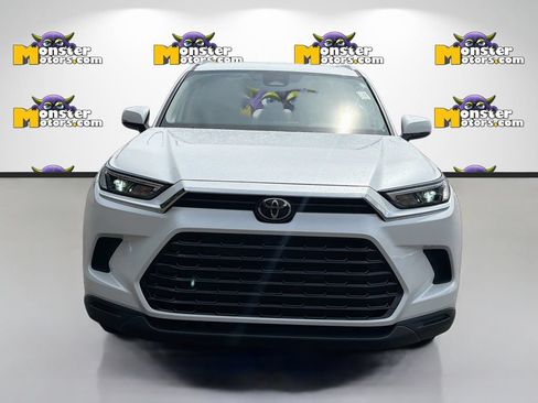 Used 2024 Toyota Grand Highlander AWD image 2