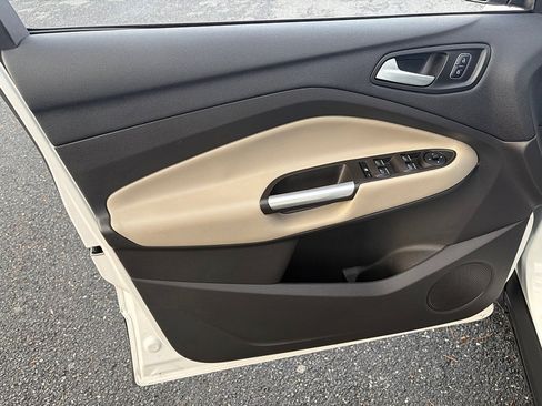 Used 2019 Ford Escape SEL image 15