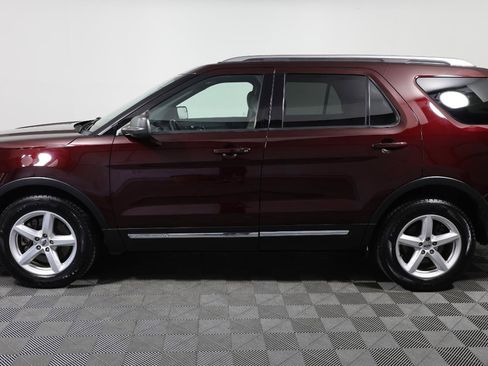 Used 2018 Ford Explorer XLT FWD image 8