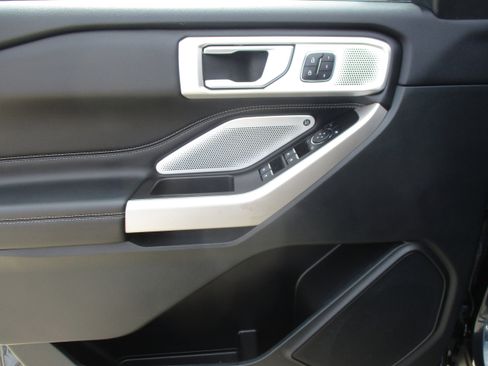 Used 2024 Ford Explorer Limited w/ Limited Technology Package AWD/4WD image 38