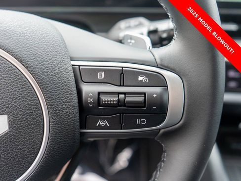 Used 2025 Kia Sportage EX image 7