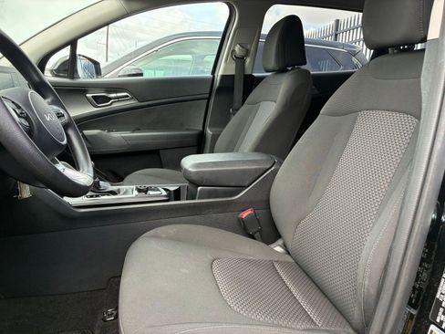 Used 2025 Kia Sportage LX FWD image 22