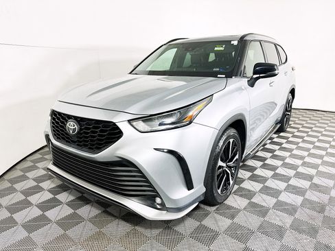Used 2021 Toyota Highlander XSE FWD image 7