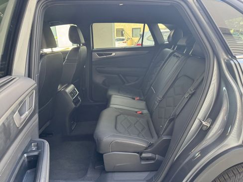 Used 2025 Volkswagen Atlas Cross Sport SE image 25