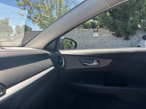 Used 2019 Kia Forte LXS FWD image 18