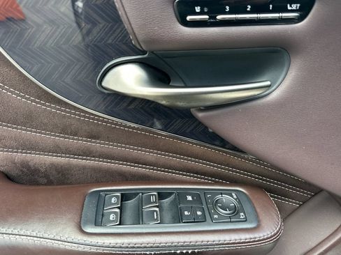 Used 2018 Lexus LS 500 w/ Luxury Package RWD image 11