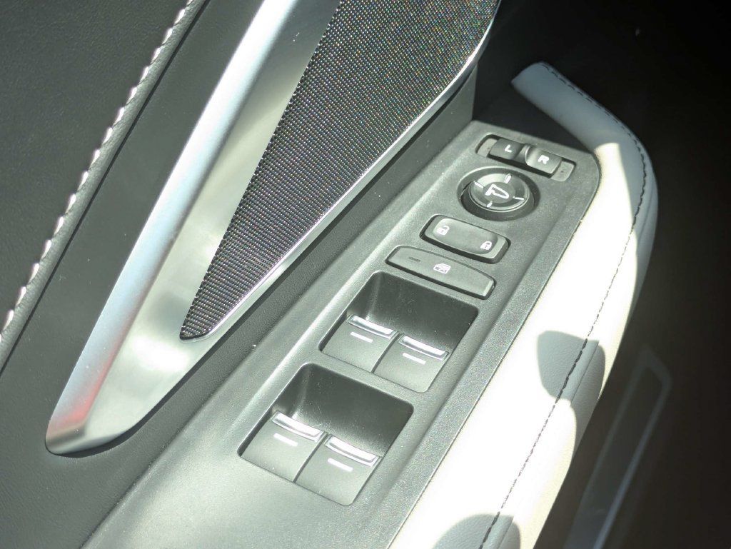 Used 2025 Acura RDX SH-AWD image 24
