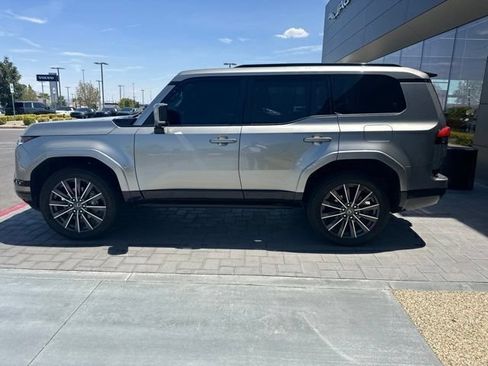 Used 2024 Lexus GX 550 w/ Cold Area Package AWD/4WD image 8