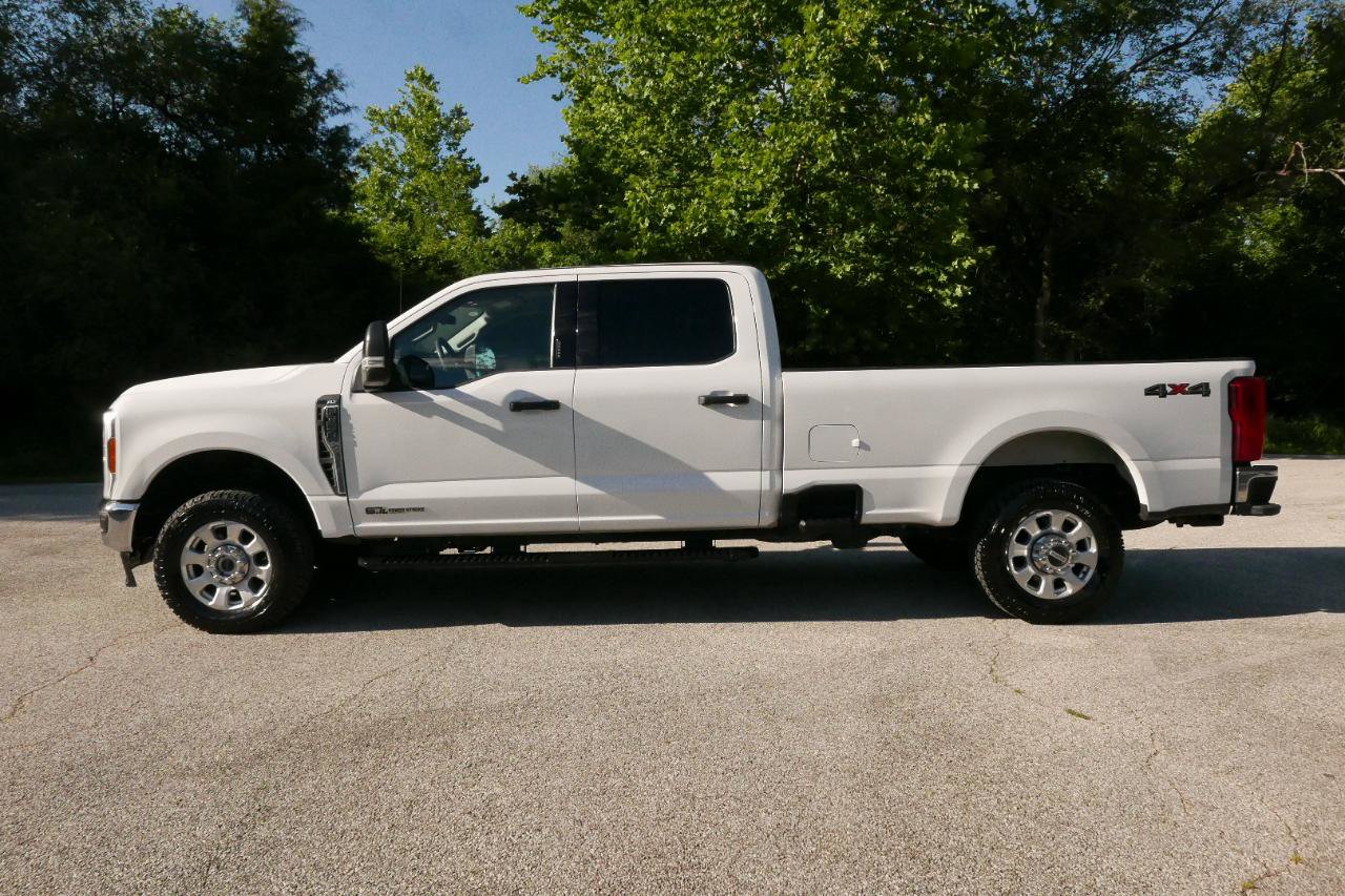 Used 2024 Ford F350 XLT AWD/4WD image 2