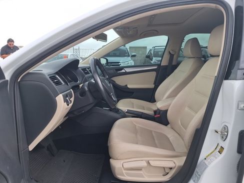 Used 2017 Volkswagen Jetta SE FWD image 10