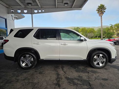 Certified 2025 Honda Pilot EX-L image 9