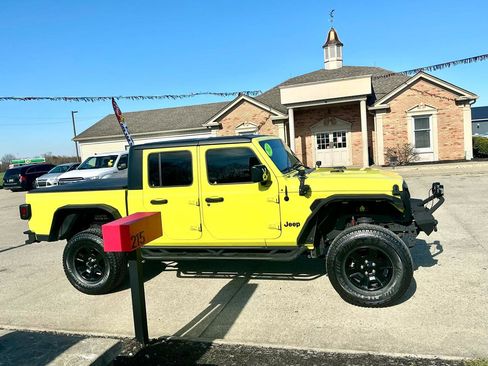 Used 2023 Jeep Gladiator Sport image 4