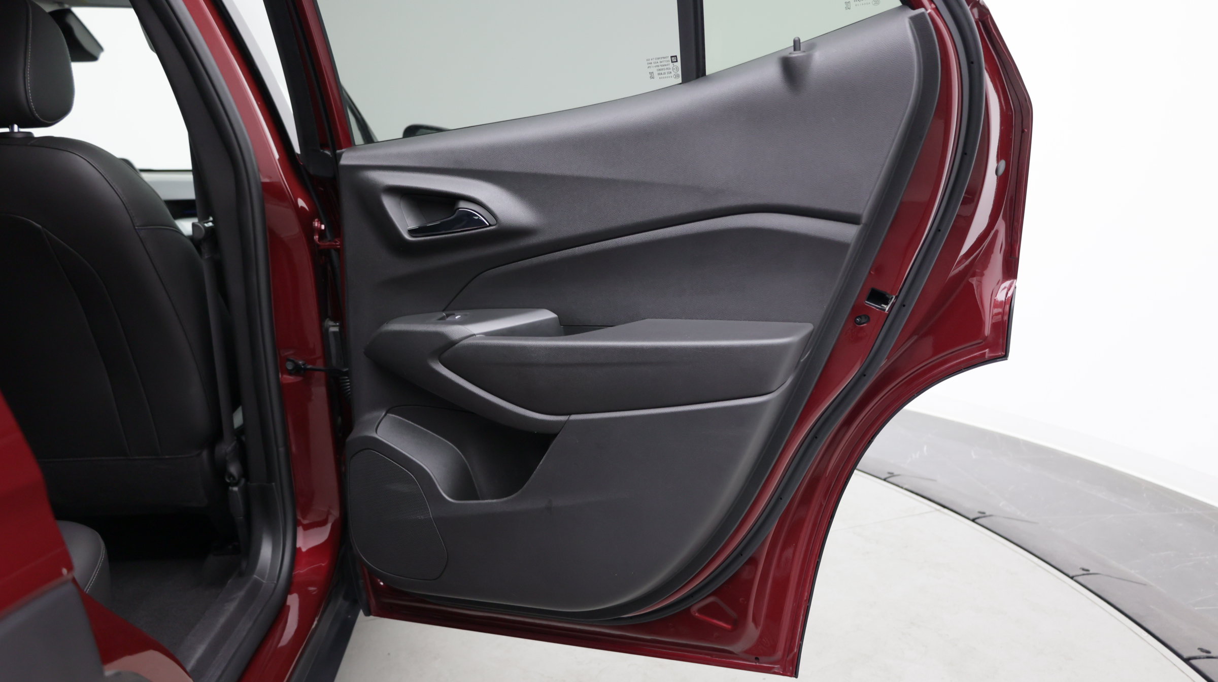 Used 2025 Chevrolet Trax LT FWD image 28