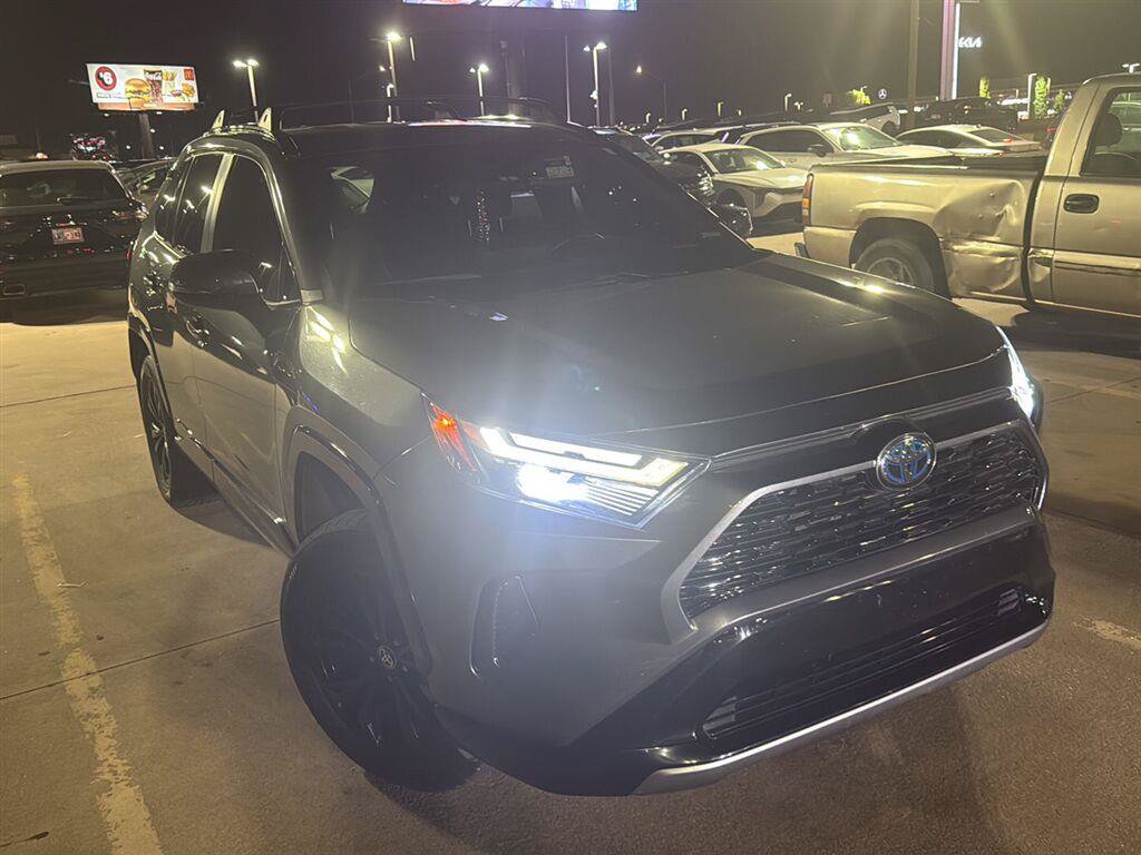 Used 2022 Toyota RAV4 SE AWD/4WD image 1