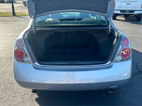 Used 2005 Nissan Altima 3.5 SE w/ (M01) Sport Pkg image 6