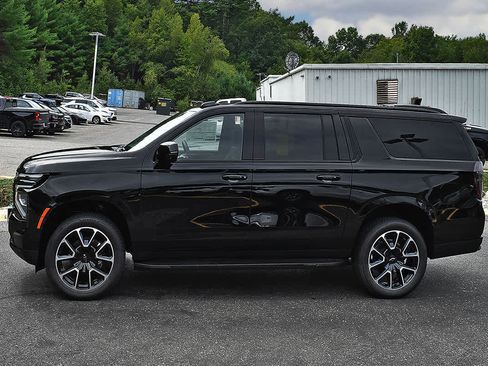 New 2026 Chevrolet Suburban RST w/ Comfort Package AWD/4WD image 4