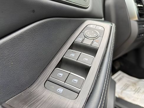 Used 2025 Nissan Rogue SL w/ Tech Package AWD/4WD image 17
